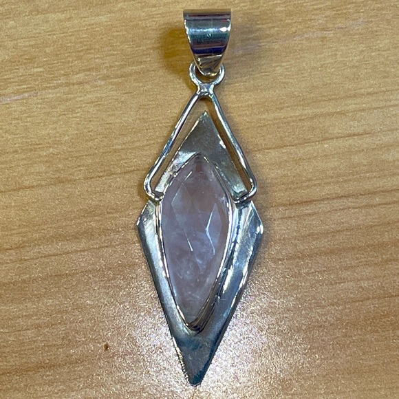 Rose Quartz (semi precious gemstone) 925 Sterling Silver Pendant - Picture 2 of 12